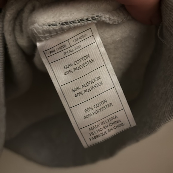 ⛹🏻‍♂️ {PRICE FIRM} Mitchell & Ness ‘23 Georgetown University Crewneck - Picture 8 of 9